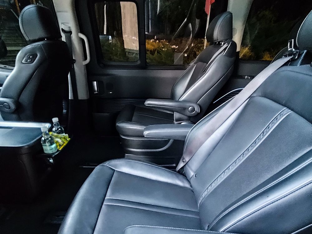 Interior de van con servicio de cortesía